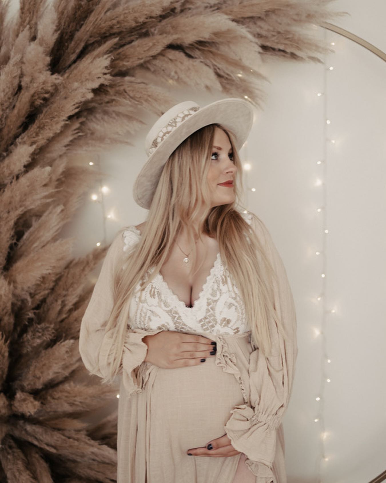 kismama ruha bérlés, bérlés kismama ruha, bérelhető kismama ruha, kismama ruha kölcsönzés, alkalmi kismama ruha bérlés, kismama esküvői ruha bérlés, kismama ruha fotózásra, terhes ruha bérlés, kismama ruha Budapest, kismama ruha kölcsönző, kismama ruha online bérlés, családi fotózás, ruha kölcsönzés, ruha bérlés kismama fotózás, terhes fotózás, anyaság