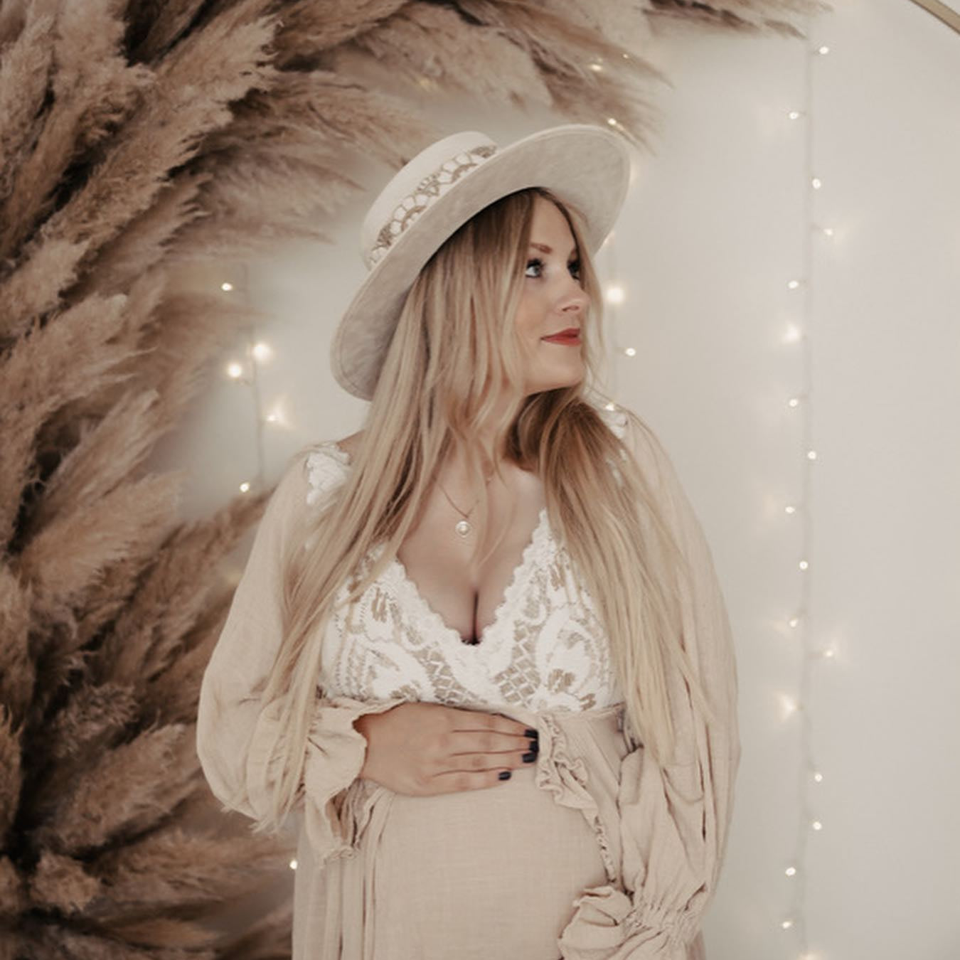 kismama ruha bérlés, bérlés kismama ruha, bérelhető kismama ruha, kismama ruha kölcsönzés, alkalmi kismama ruha bérlés, kismama esküvői ruha bérlés, kismama ruha fotózásra, terhes ruha bérlés, kismama ruha Budapest, kismama ruha kölcsönző, kismama ruha online bérlés, családi fotózás, ruha kölcsönzés, ruha bérlés kismama fotózás, terhes fotózás, anyaság